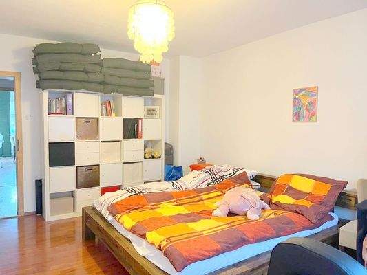 Große Wohnung Schlafzimmer