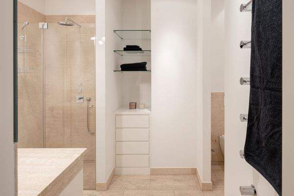 Stylisches Natursteinbad