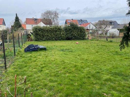 Großes Grundstück mit EFH u. Nebengelass