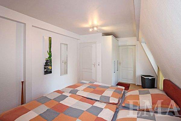 Zimmer mit Zugang zur Ankleide