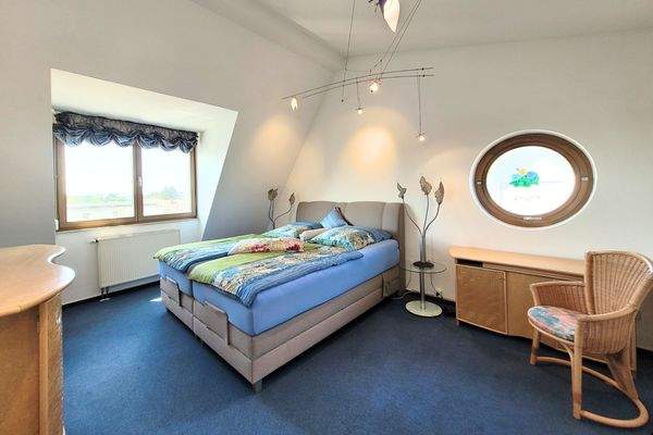 Großes Schlafzimmer