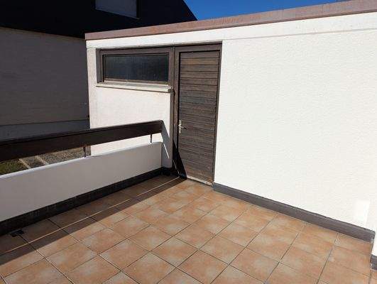 Freisitz mit Zugang zur Garage.jpg