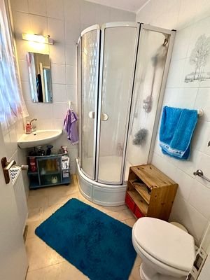 Gäste-WC mit Dusche 
