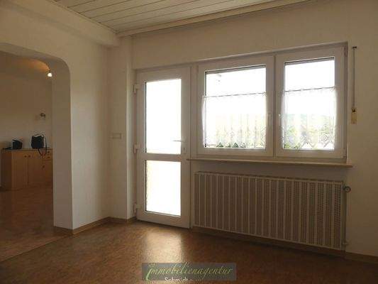 Küche mit Eingangstüre