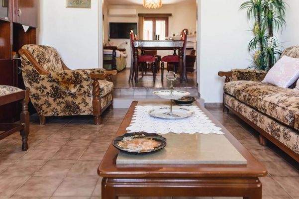 Kreta, Myli: Zwei Residenzen mit Meerblick in ruhiger Lage zu verkaufen