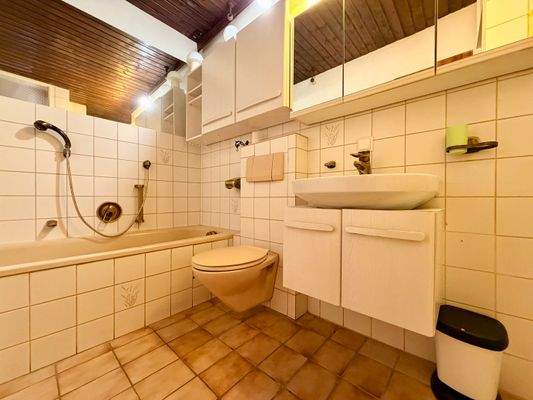 Bad mit Wanne...jpeg