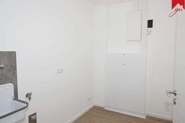 Hauswirtschaftsraum mit Waschmaschinenanschluss