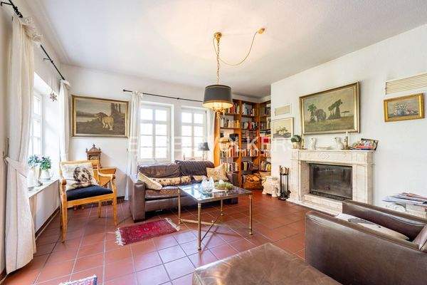 Wohnzimmer mit Kamin