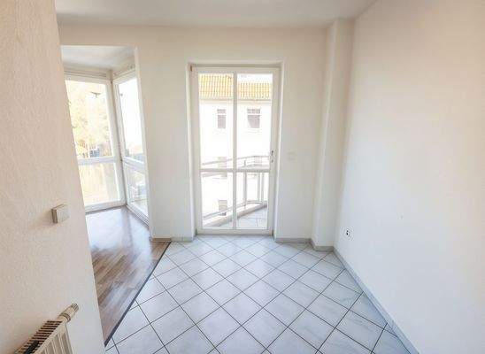 Küche mit Balkonzugang *