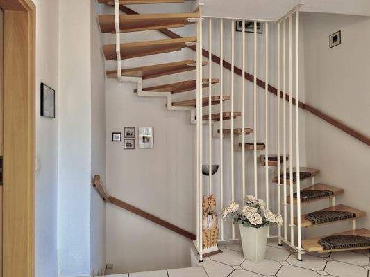 Treppe zum Obergeschoss