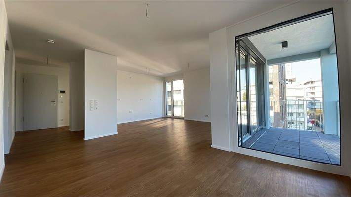 Wohn- Essbereich mit Flur Eingang.jpg