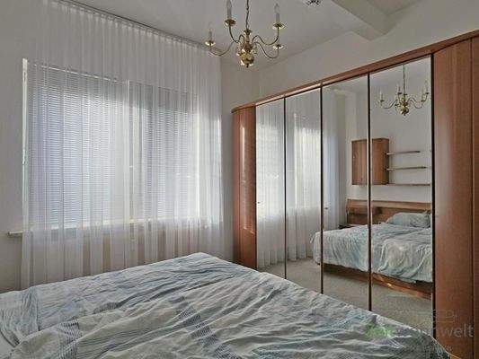 großer Kleiderschrank