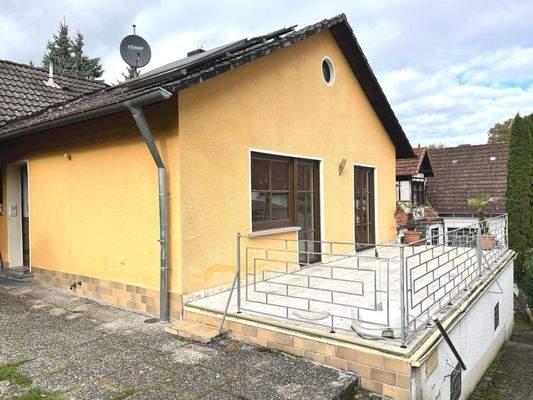 Wohn- und Schlafzimmer mit Terrassenzugang