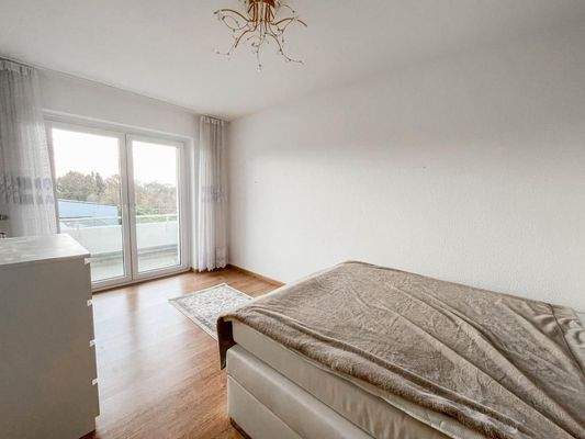 Schlafzimmer mit Balkonzugang