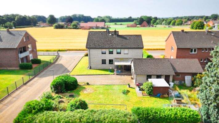 Zweifamilienhaus mit Garten