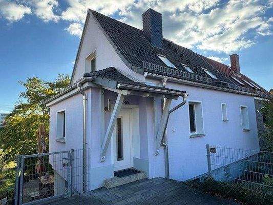 Zufahrt-Eingangsbereich-Vorderansicht