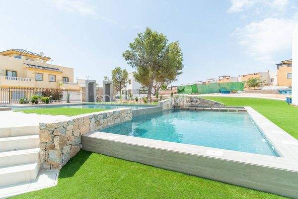 Stylish Flats Close to Amenities in Torrevieja Los Altos