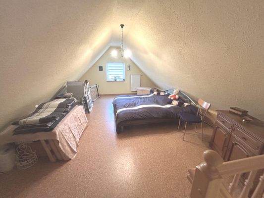 SB: ausgebautes Studio für Kind, Gäste, ASR