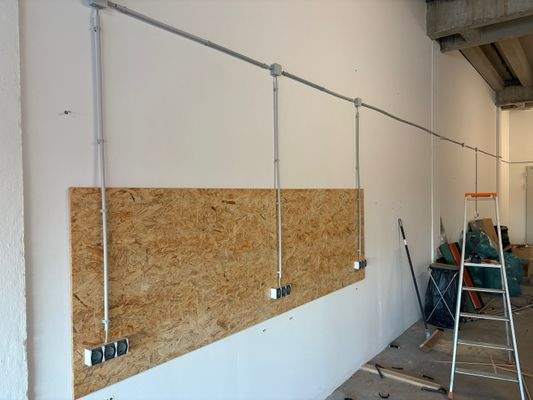 umfangreiche E-Installation kann übernommen werden