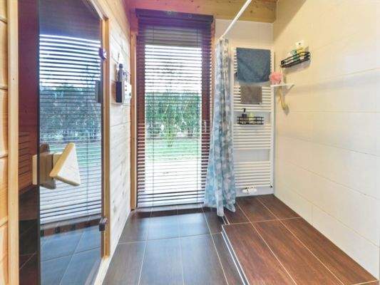 Sauna - & Duschbereich