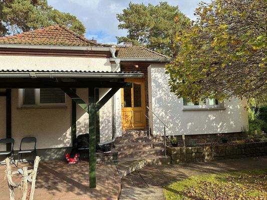 Terrasse und Hauseingang