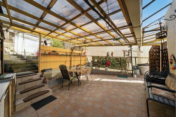 überdachte Terasse