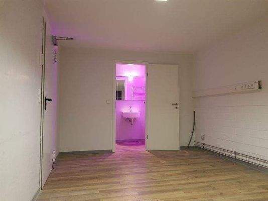 Achtung: zusätzliches Büro in Zwischenetage + Bad 