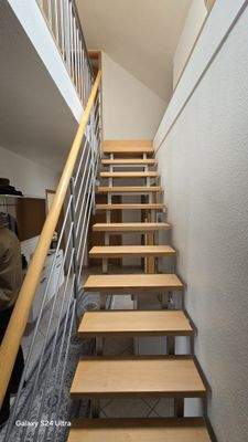 Treppe zu Dachboden.jpeg