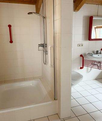 Bad mit Dusche .jpg