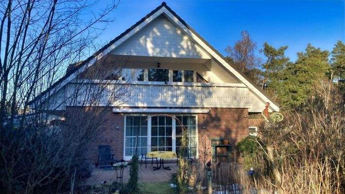 Giebelansicht mit Süd-Terrasse