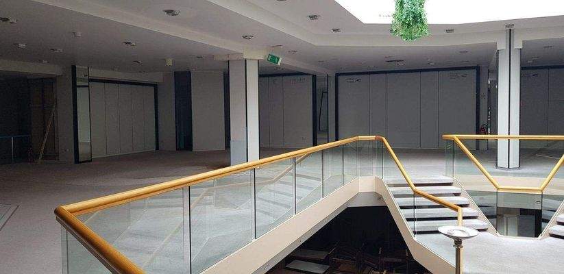 Helle Veraufsflächen große Lichtkuppel /Tageslicht