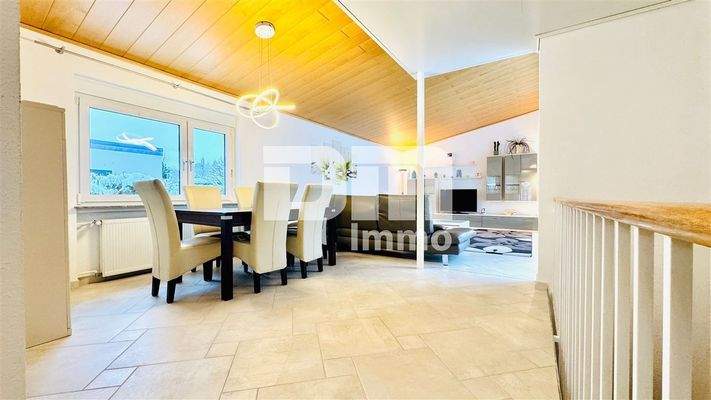 Offener Wohn / Essbereich / Zugang Terrasse