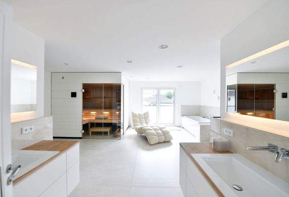 OG luxuriöses Badezimmer