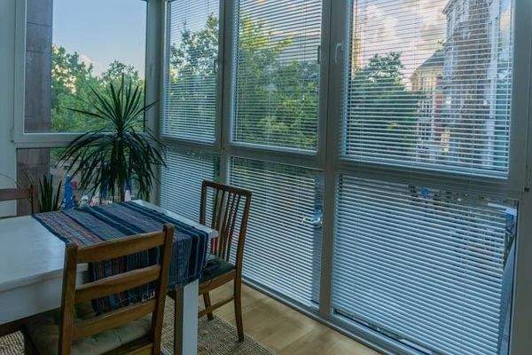 Wohnzimmer mit verglastem Erker