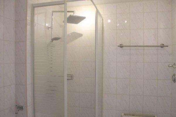 Bad mit Dusche + WM-Anschluß