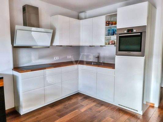 zeitlose und offene Einbauküche von Leicht