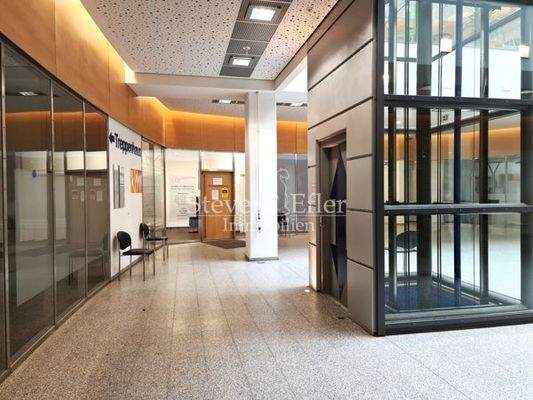 ebenerdig zugänglicher Personenaufzug