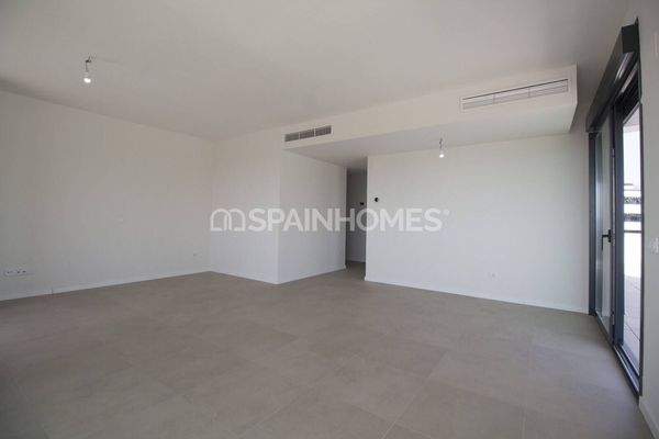 4-Bedroom Penthouse in Torremolinos with Sea Views