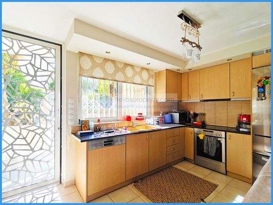 1a77ec6742264882bb9fa181247f97e2-original