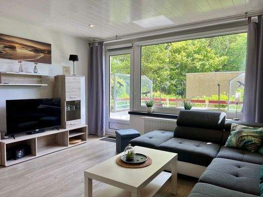 Wohn-/Essbereich mit Zugang zum Balkon