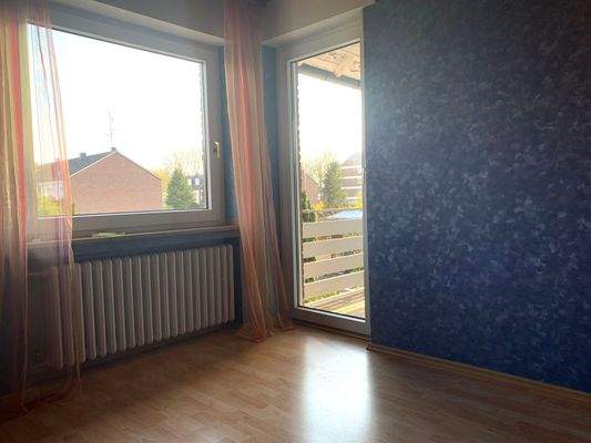 Kinderzimmer mit Balkonzugang