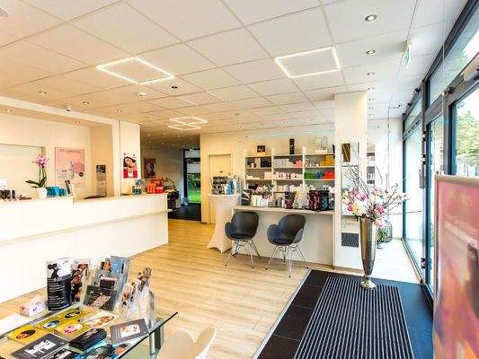 Kosmetikstudio / Cosmetic Studio