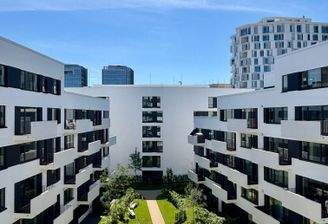 Ausblick in den begrünten ruhigen Innenhof