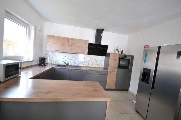 Einbauküche mit Side by Side Kühl- Gefriereinheit