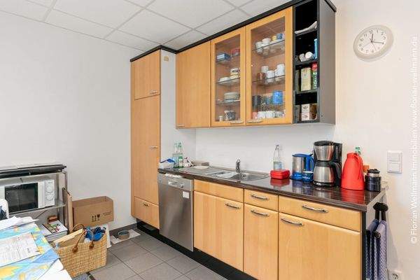 ... mit schöner Einbauküche