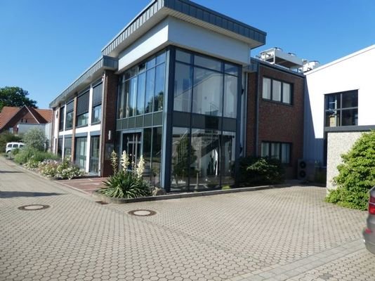 Frontansicht 2 Bürogebäude