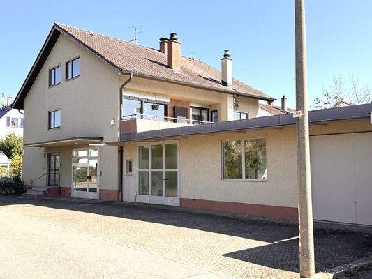 Ansicht Wohnhaus mit Gewerbefläche