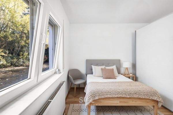 SCHLAFZIMMER (NEU MÖBLIERT)