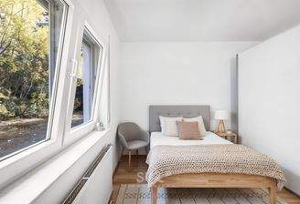 SCHLAFZIMMER (NEU MÖBLIERT)