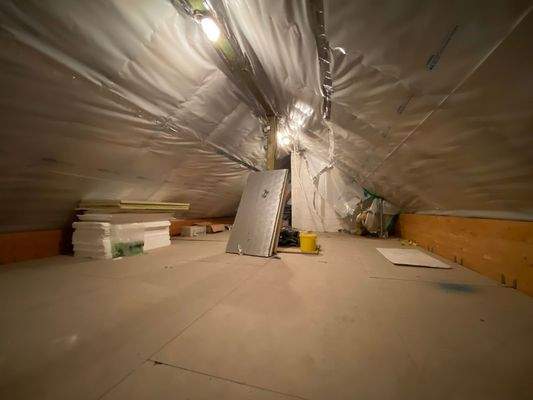 39) Dachspeicher: großzügig, ausgebaut und gedämmt